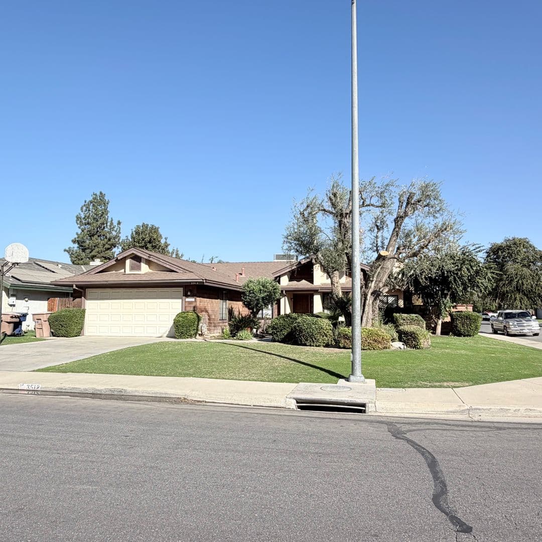 Bakersfield House: 3512 Running Springs Way