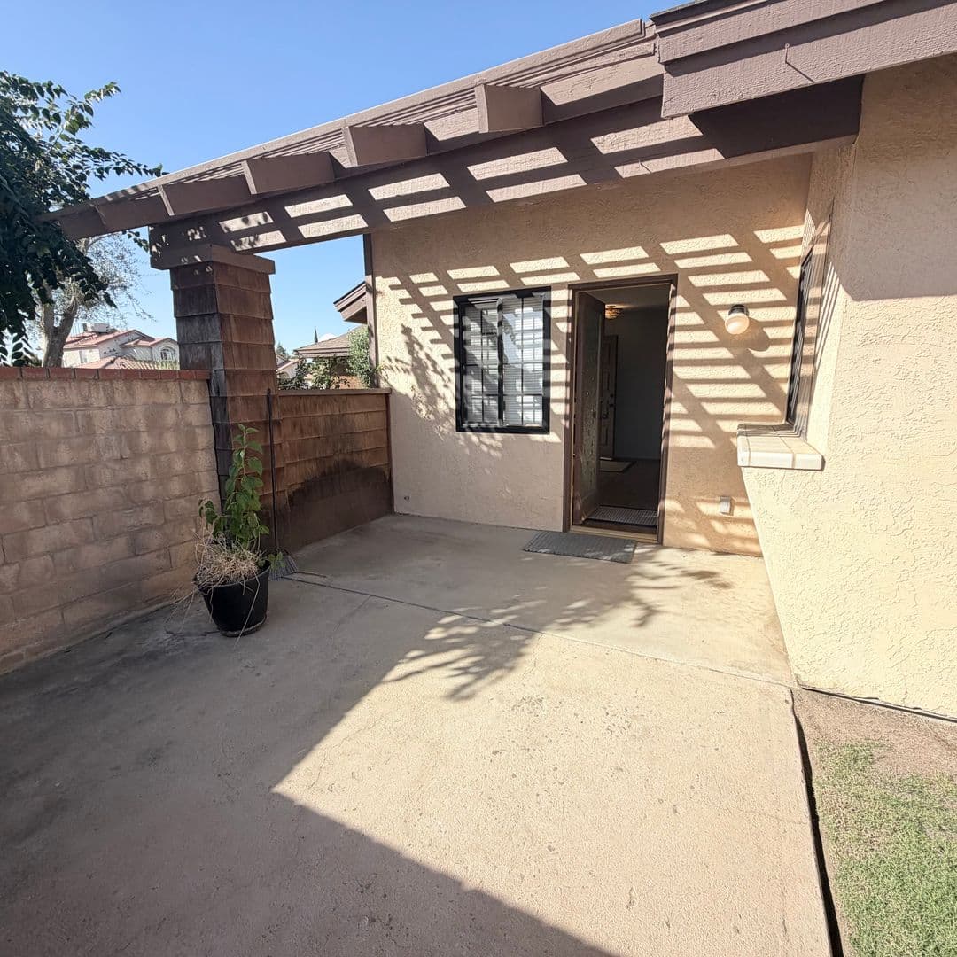 Bakersfield House: 3512 Running Springs Way