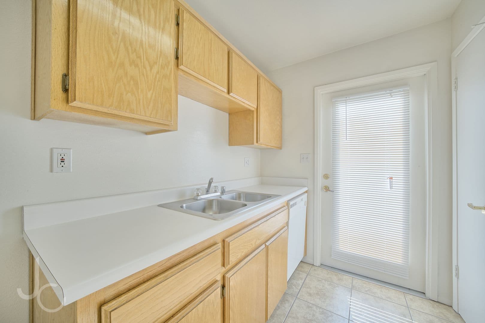 BAKERSFIELD Apartment: 1201 Reddick