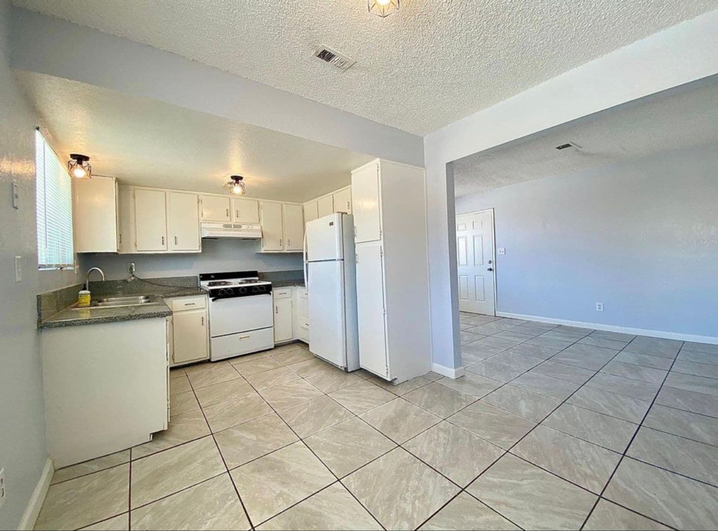 Bakersfield Apartment: 1317 Bernard St