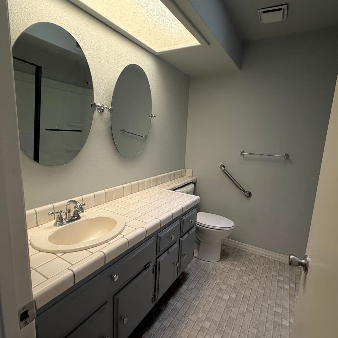 Bakersfield House: 3512 Running Springs Way