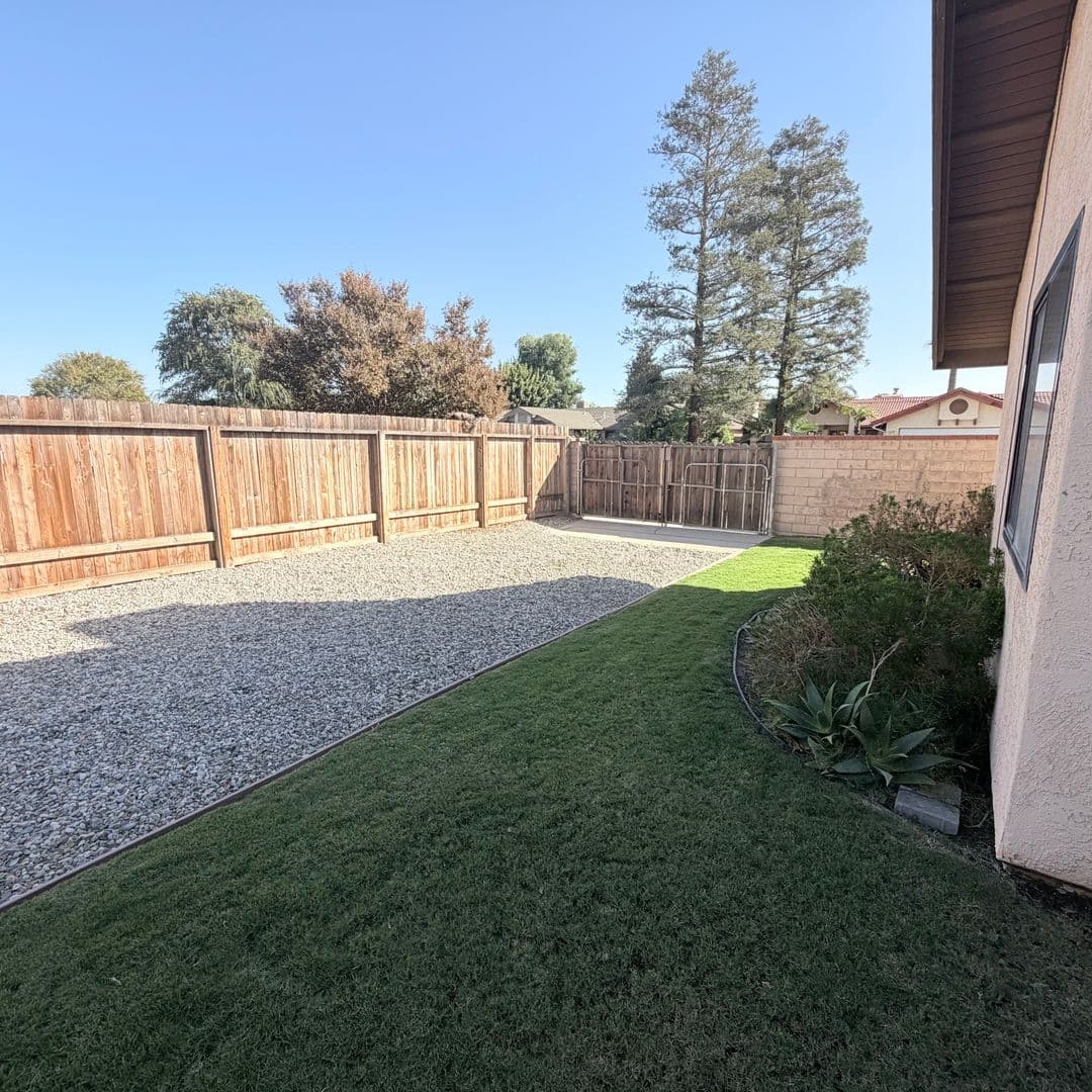 Bakersfield House: 3512 Running Springs Way