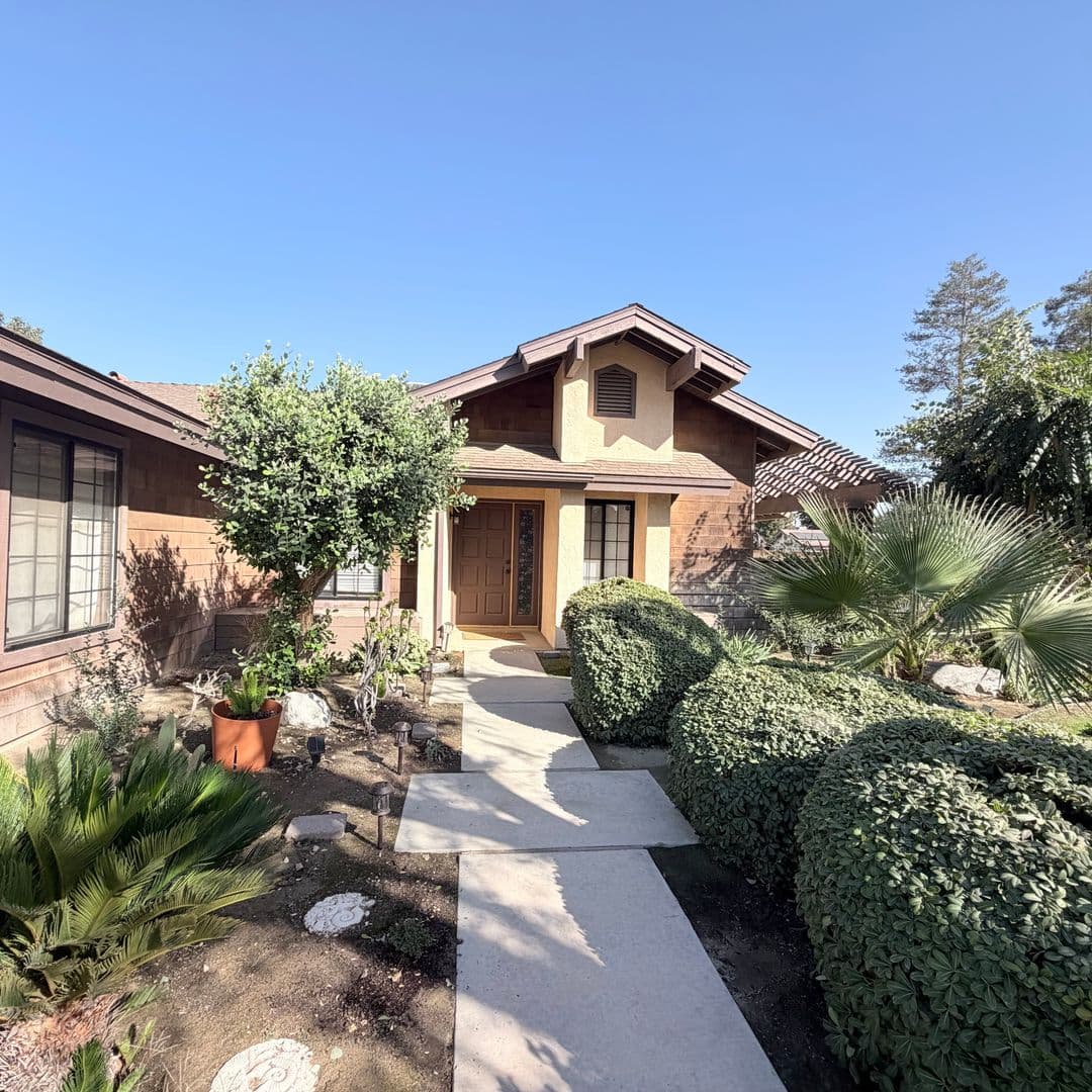 Bakersfield House: 3512 Running Springs Way