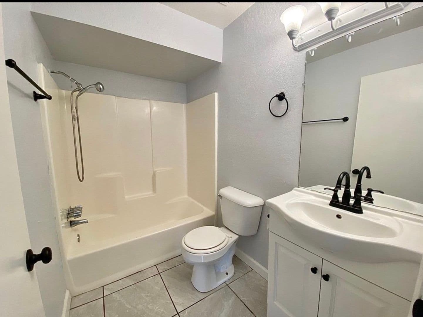 Bakersfield Apartment: 1317 Bernard St