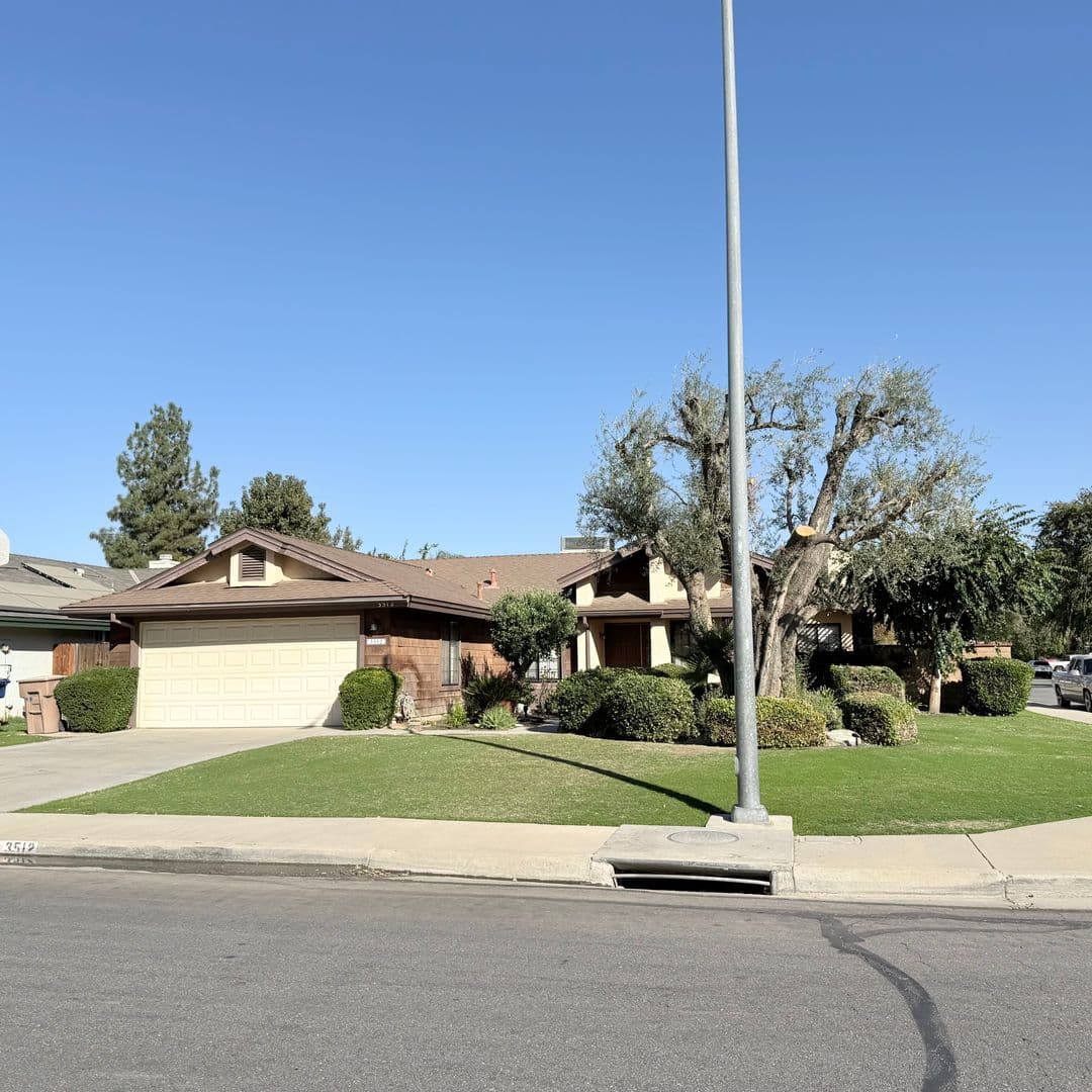 Bakersfield House: 3512 Running Springs Way