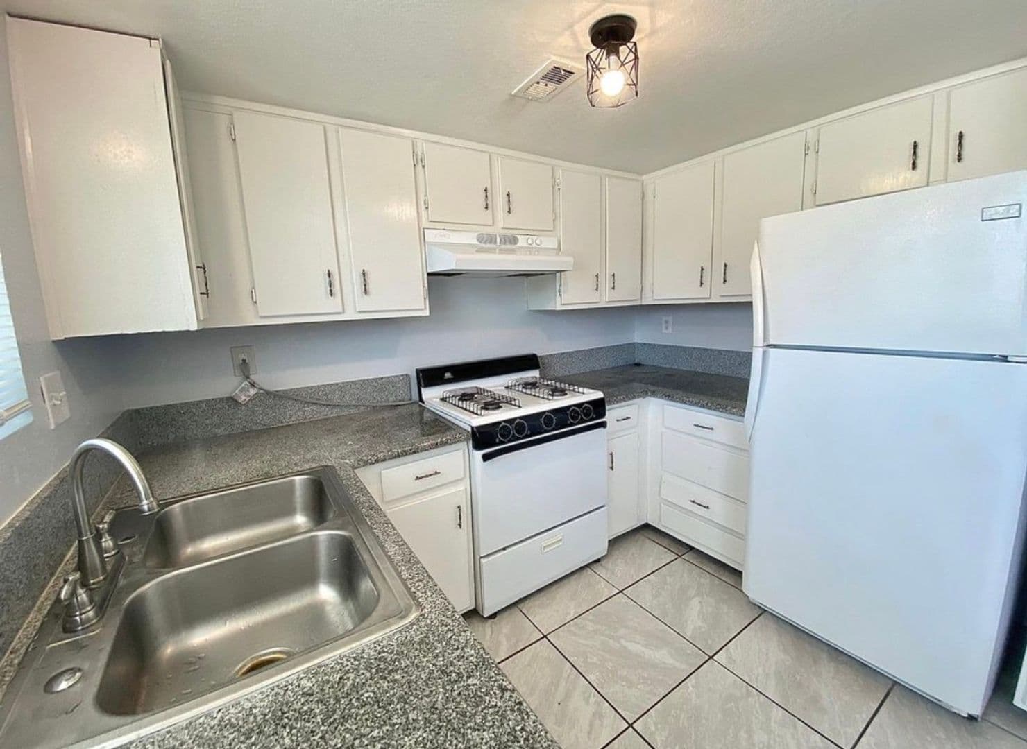 Bakersfield Apartment: 1317 Bernard St