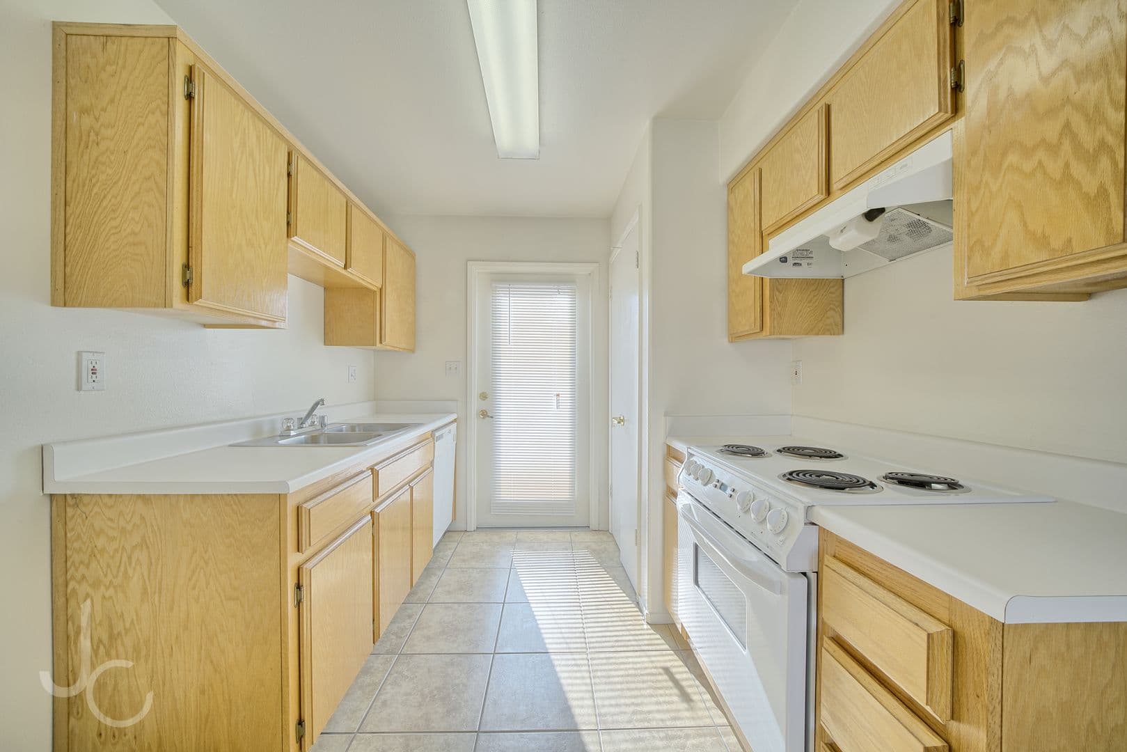 BAKERSFIELD Apartment: 1308 Reddick Lane