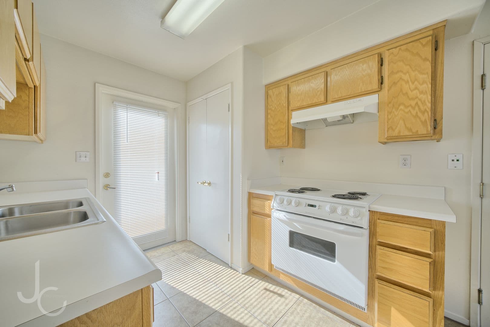 BAKERSFIELD Apartment: 1201 Reddick