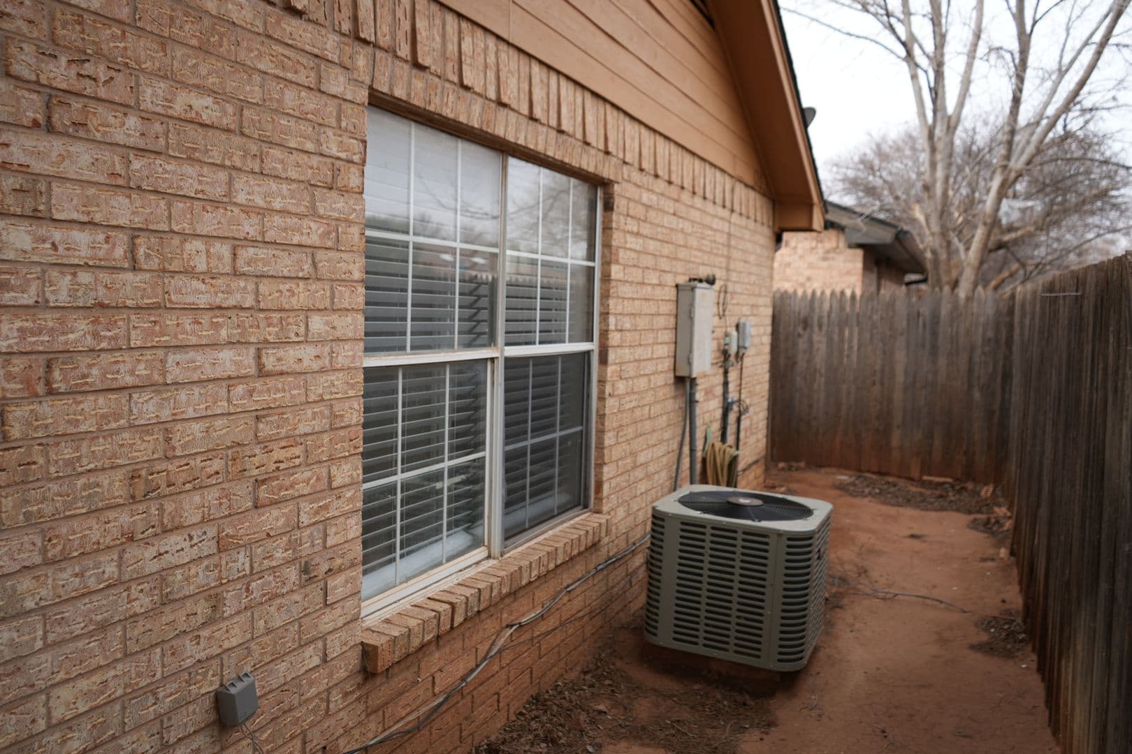 Lubbock House: 5544 93rd St