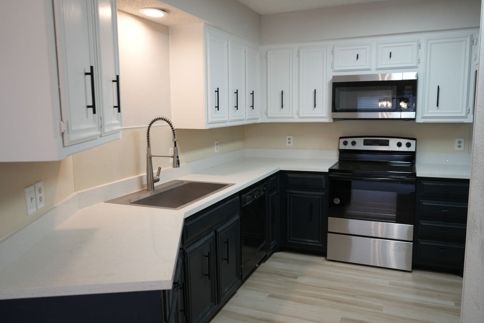Lubbock House: 5544 93rd St