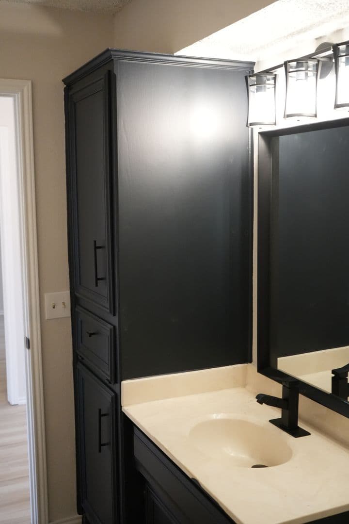 Lubbock House: 5544 93rd St