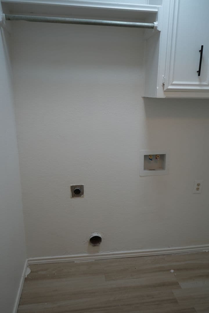 Lubbock House: 5544 93rd St