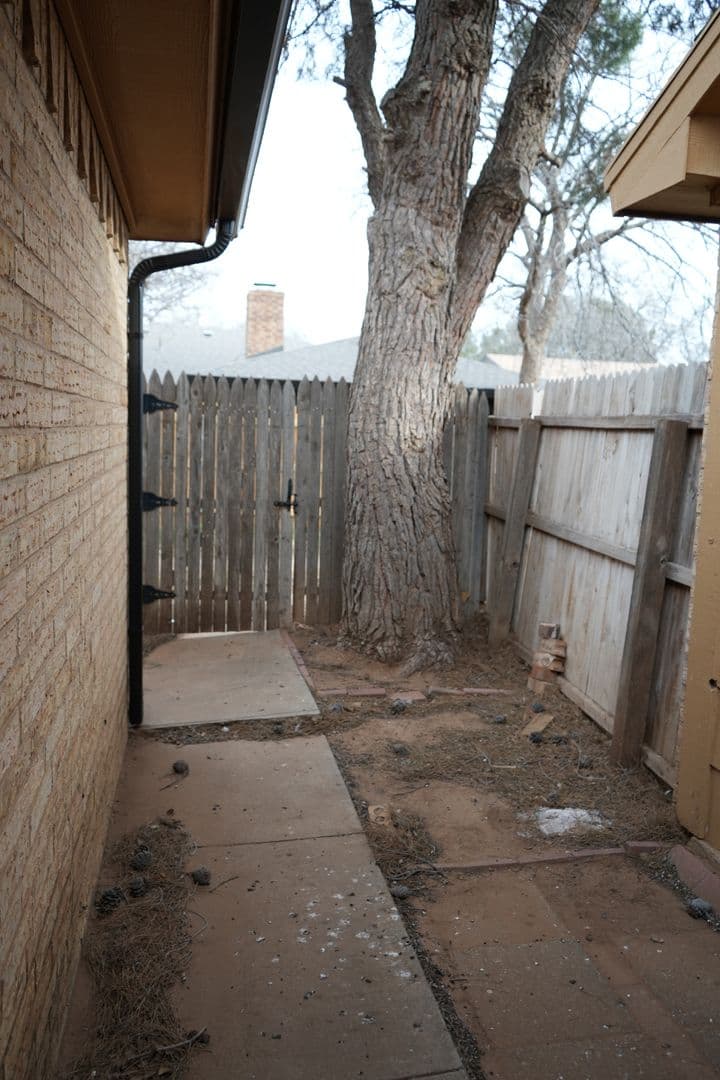 Lubbock House: 5544 93rd St