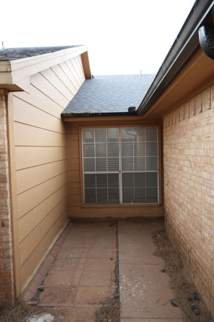 Lubbock House: 5544 93rd St