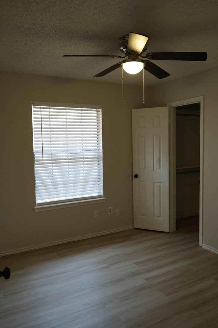 Lubbock House: 5544 93rd St
