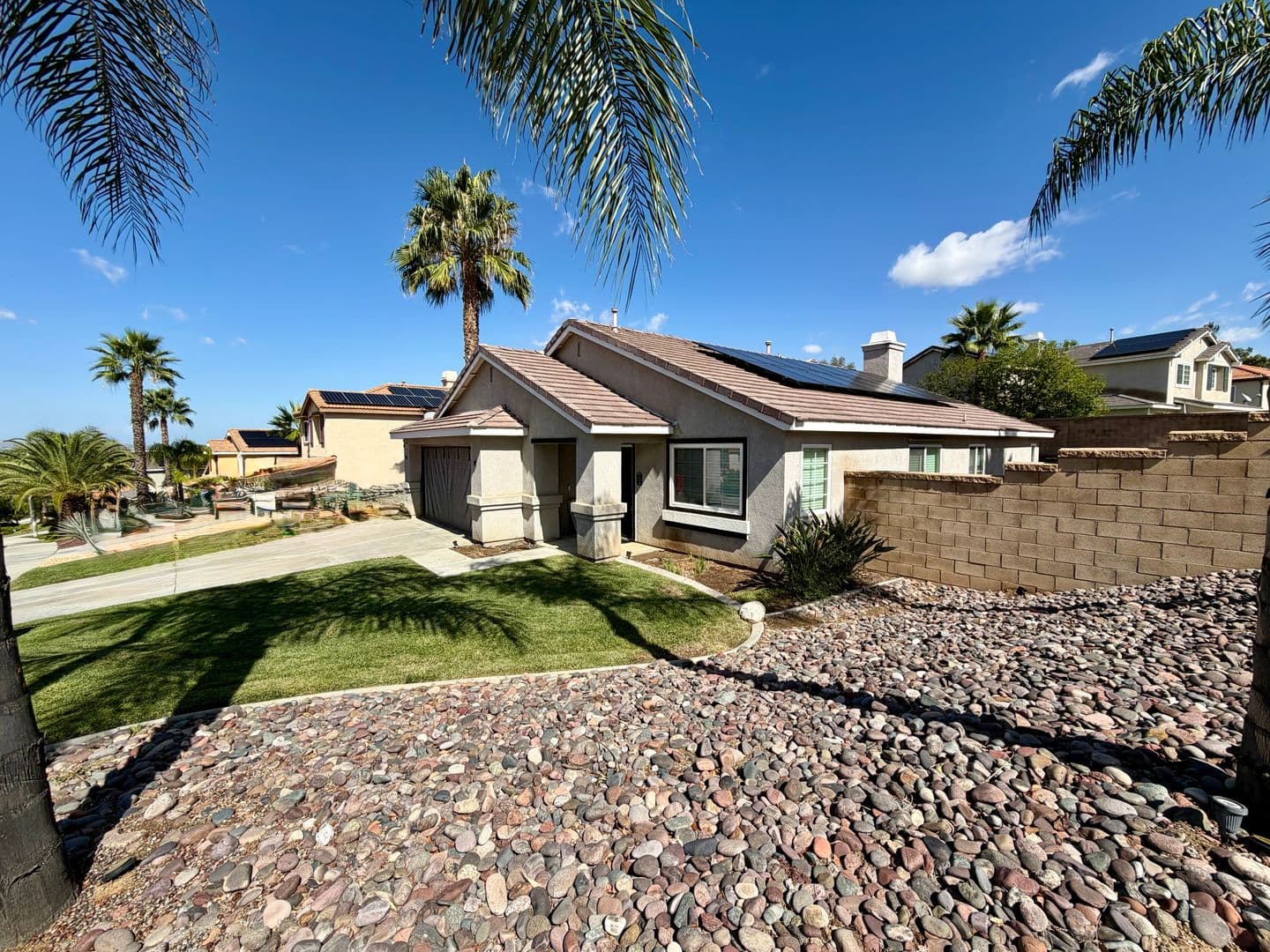 Menifee House: 27884 Maywood Bend Dr