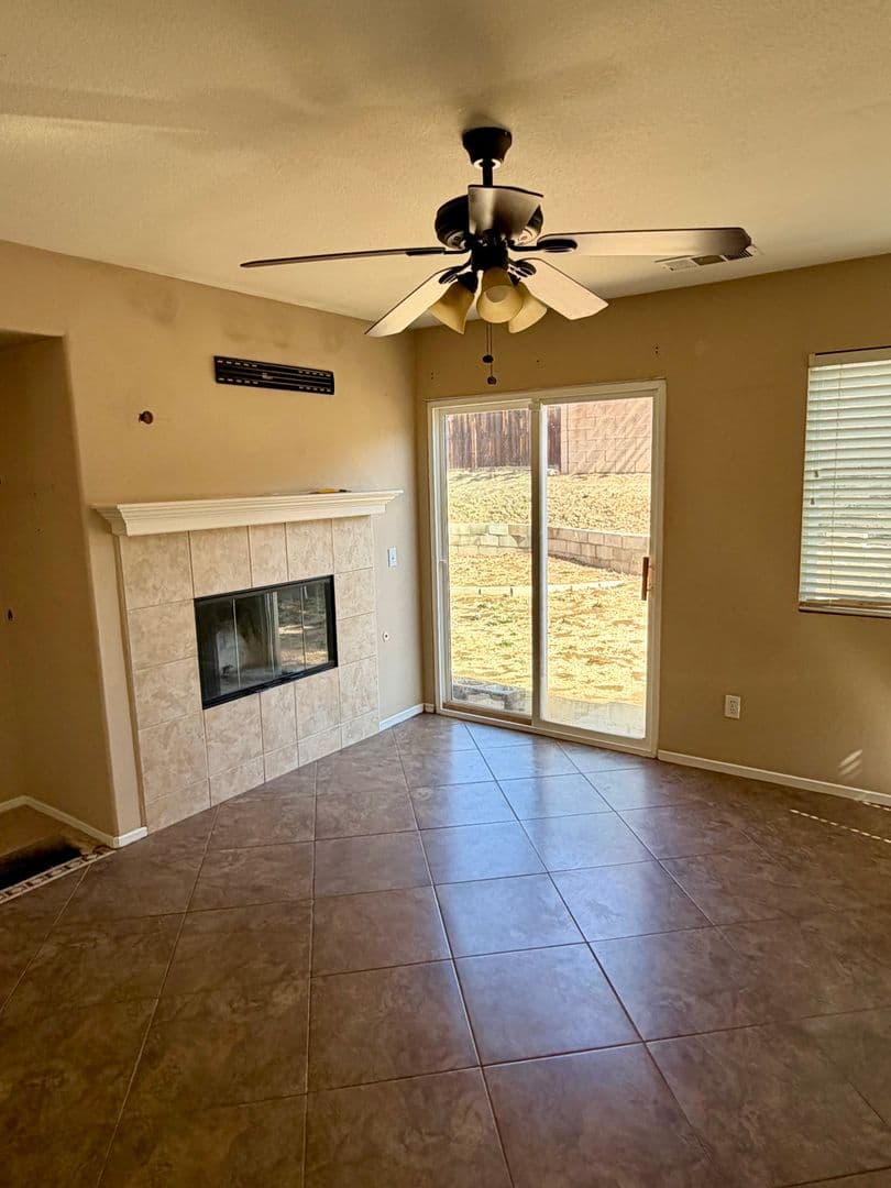Menifee House: 27884 Maywood Bend Dr