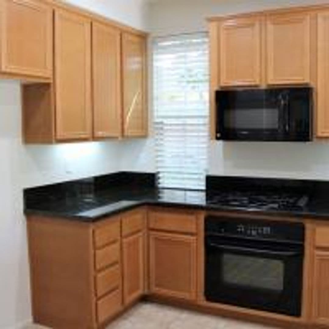 Temecula Townhome: 29178 Portland Ct