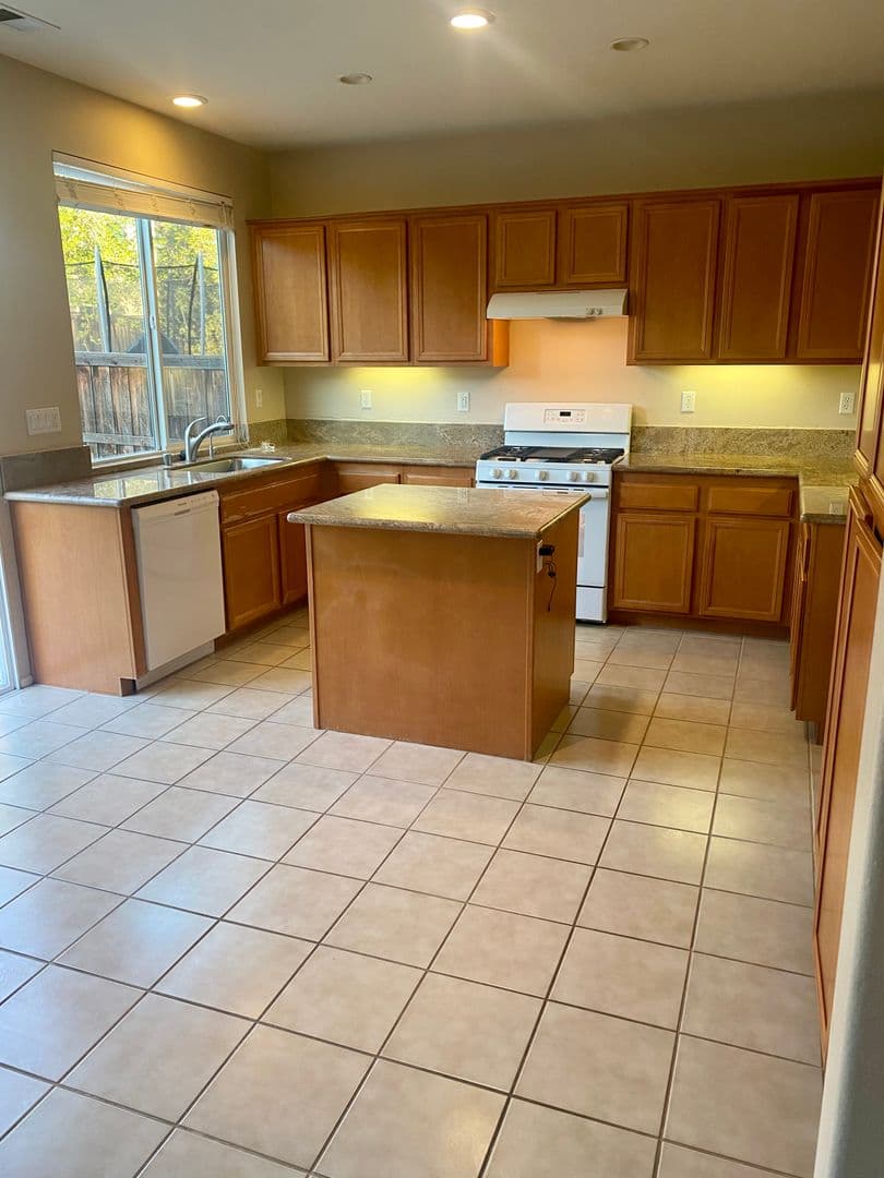 Menifee House: 29428 El Presido Ln