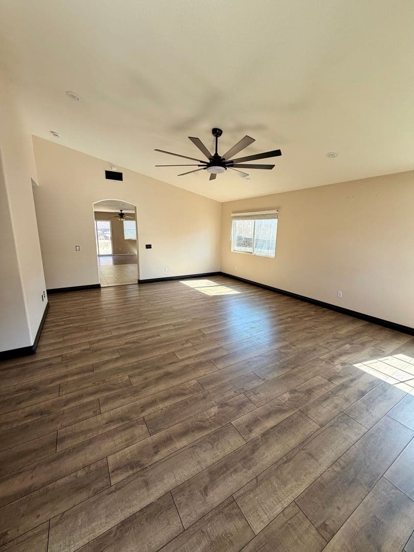 Menifee House: 27884 Maywood Bend Dr