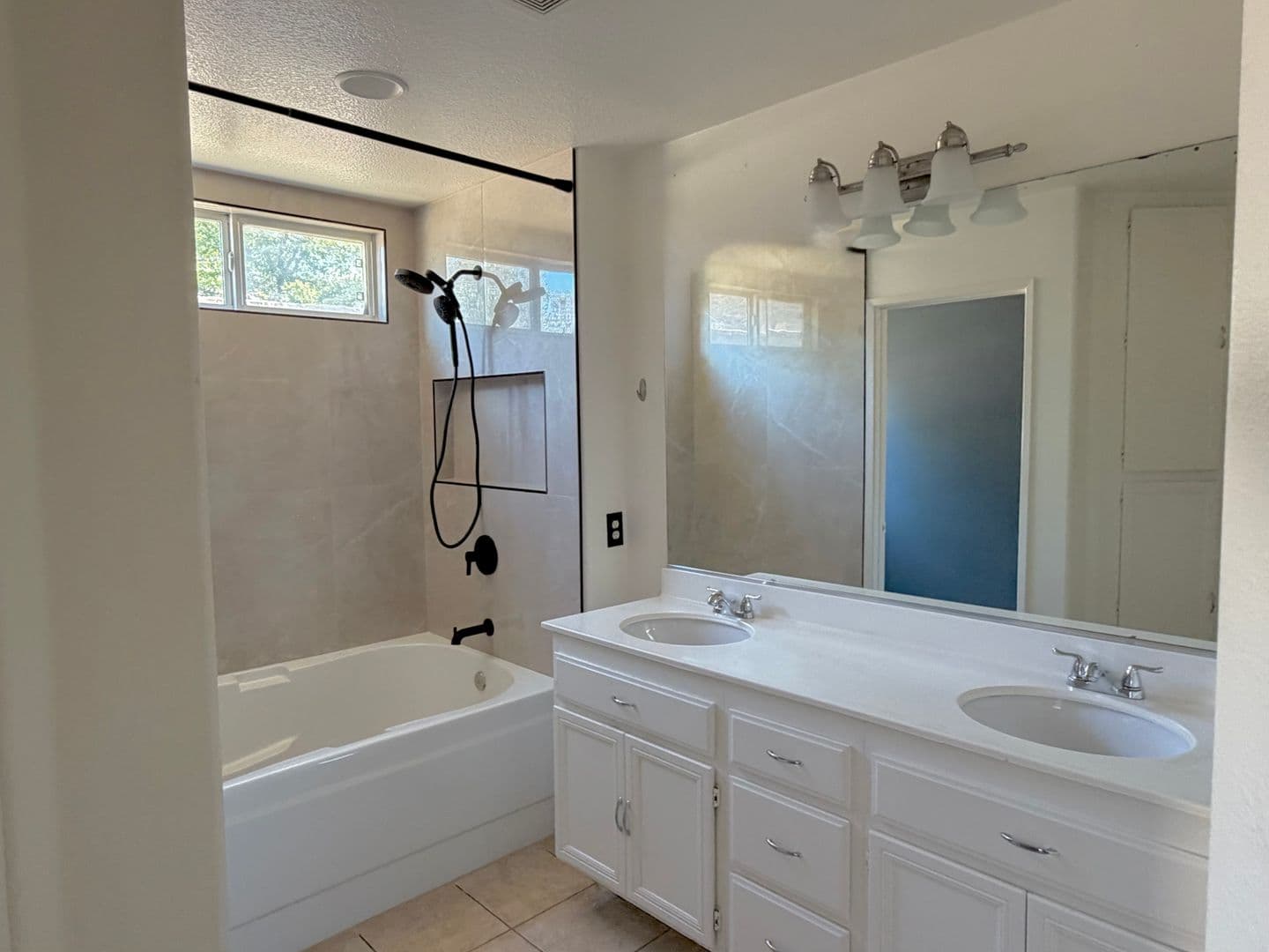 Menifee House: 27884 Maywood Bend Dr