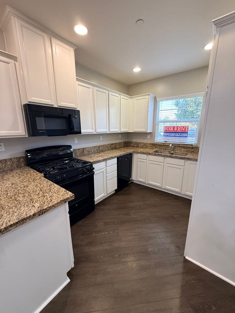 Murrieta Condo: 37350 Paseo Tulipa