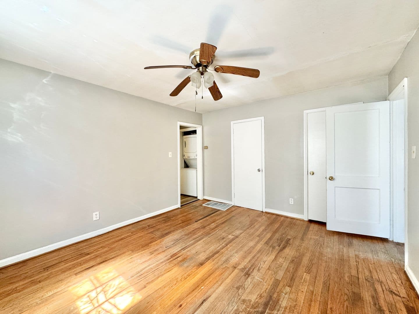 Greensboro Apartment: 1006 E Side Drive