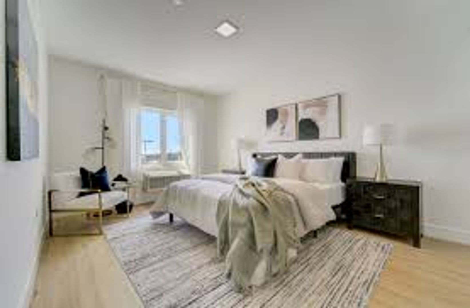 Englewood Apartment: 15 S Dean St