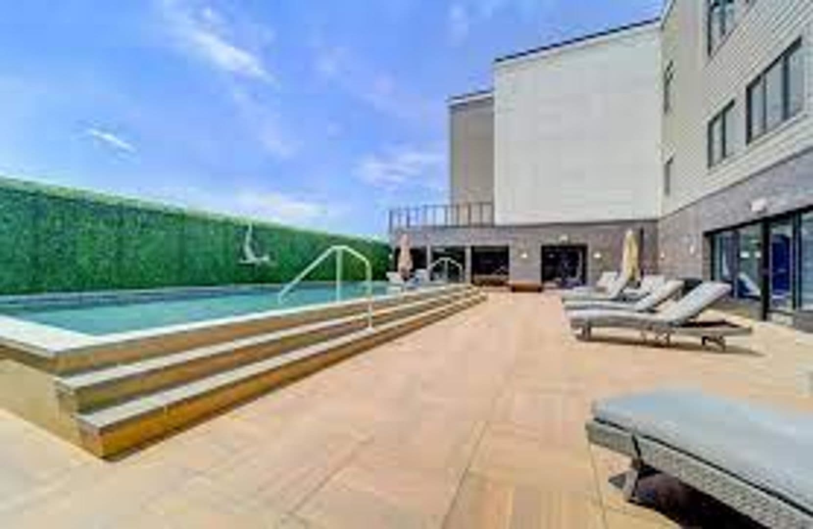 Englewood Apartment: 15 S Dean St