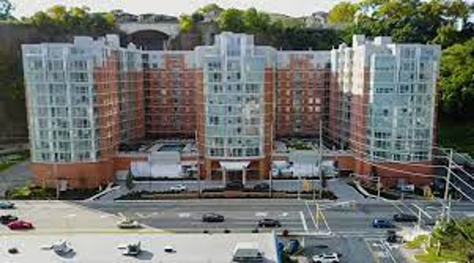 Edgewater Apartment: 7650 River Road