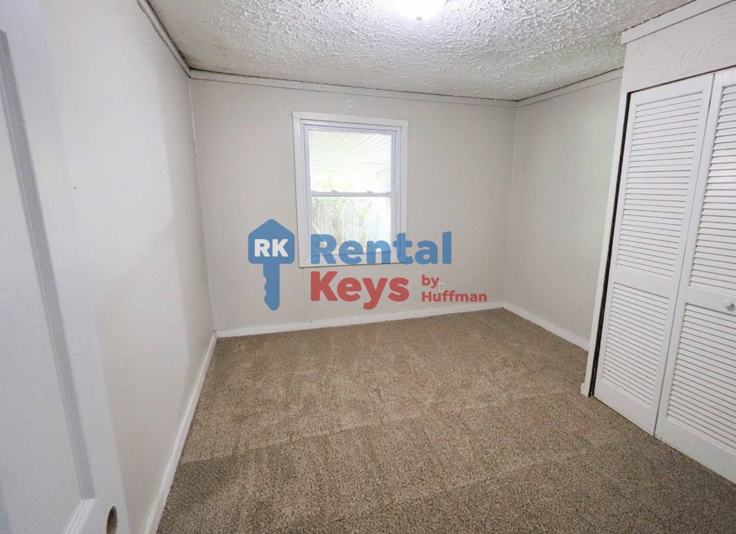 Evansville House: 2707 S Weinbach Avenue