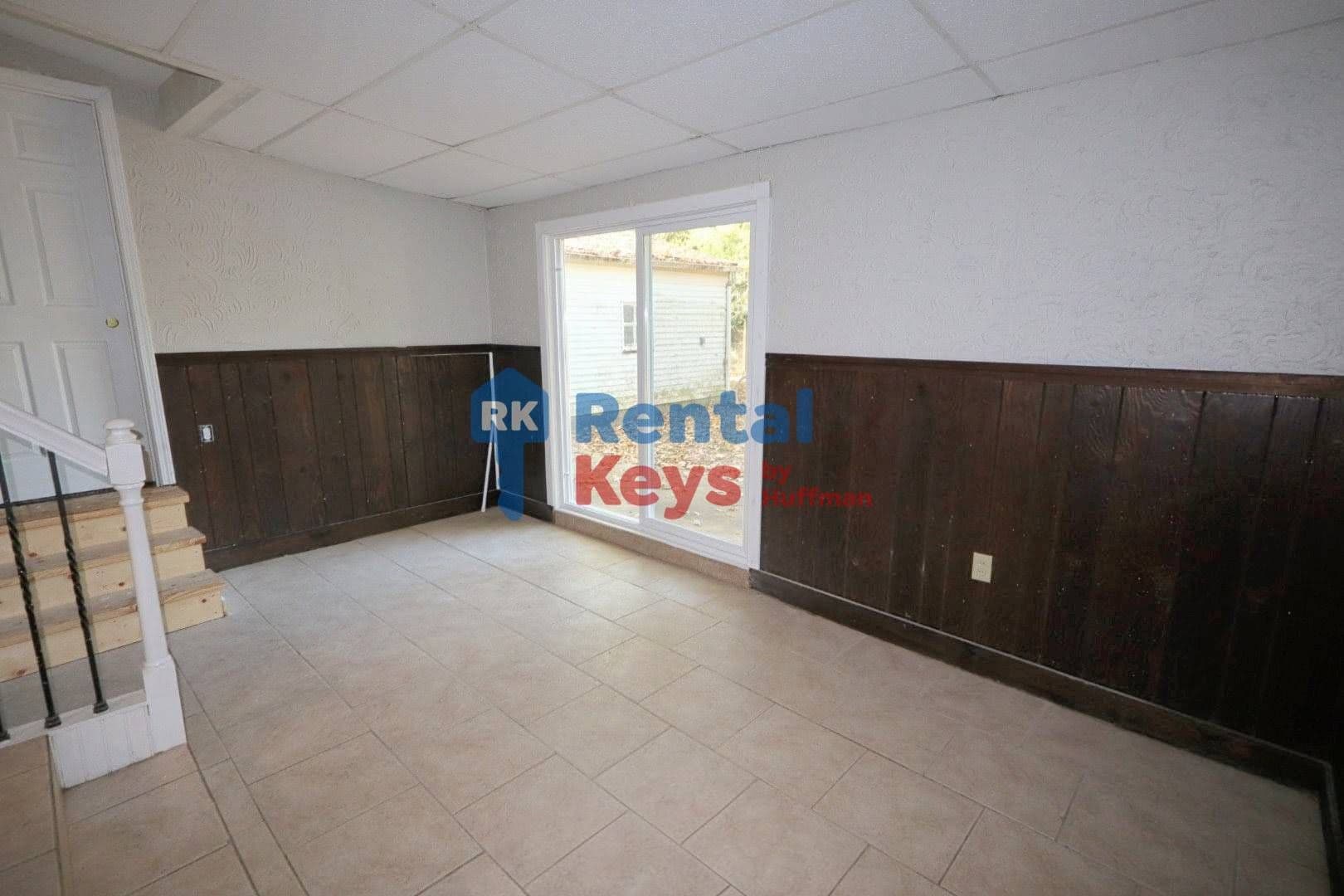 Evansville House: 2707 S Weinbach Avenue