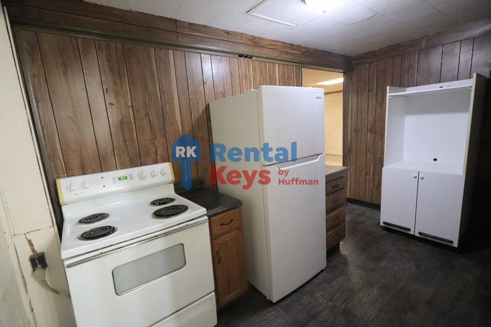 Boonville Apartment: 916 Parkview Drive