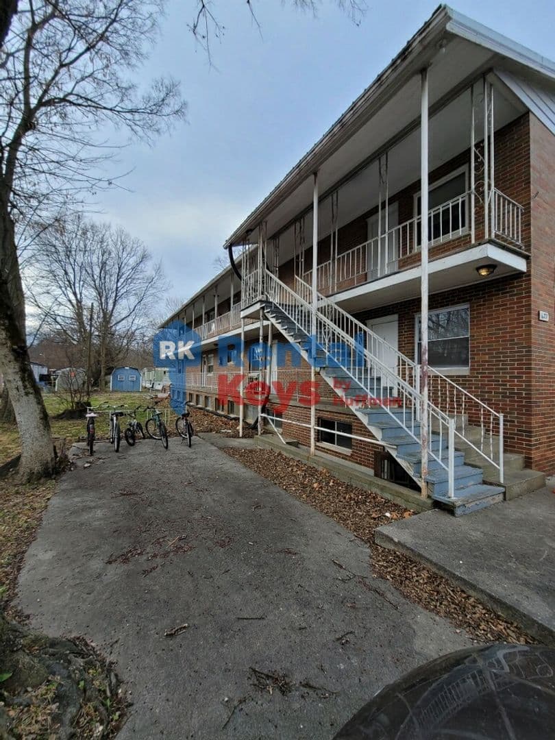 New Harmony Apartment: 627 Frederick St