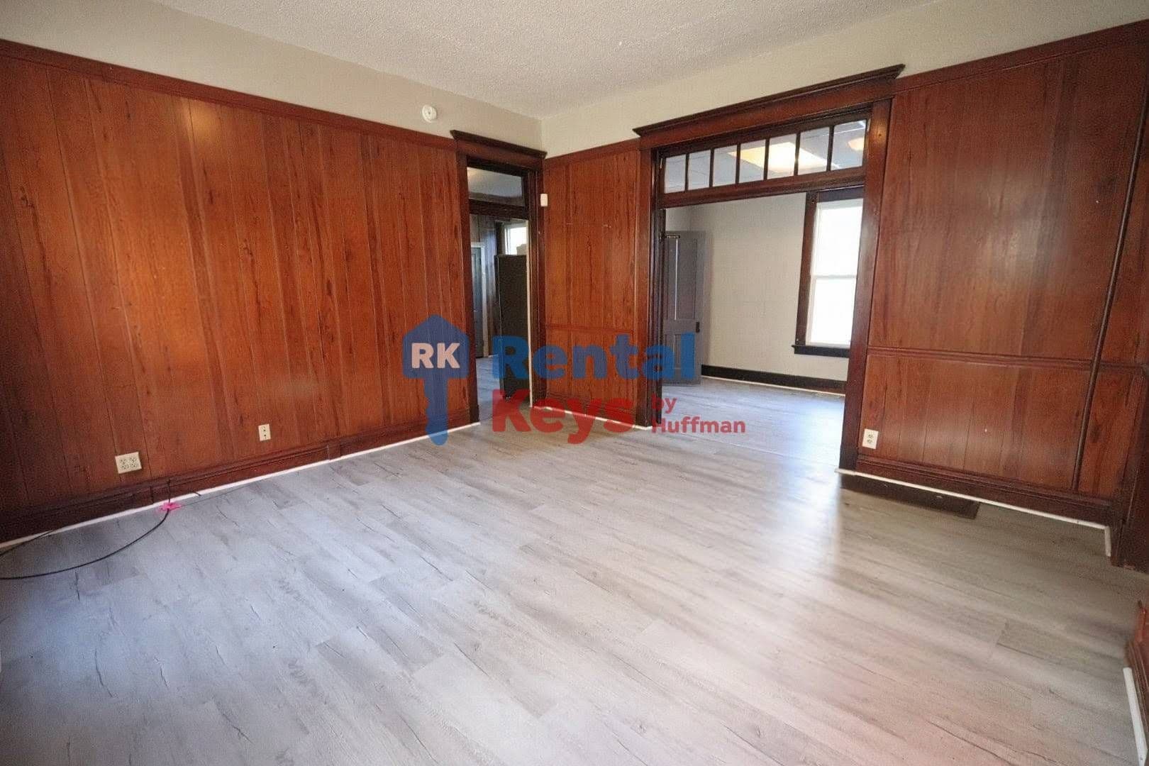 Evansville House: 111 East Louisiana Street