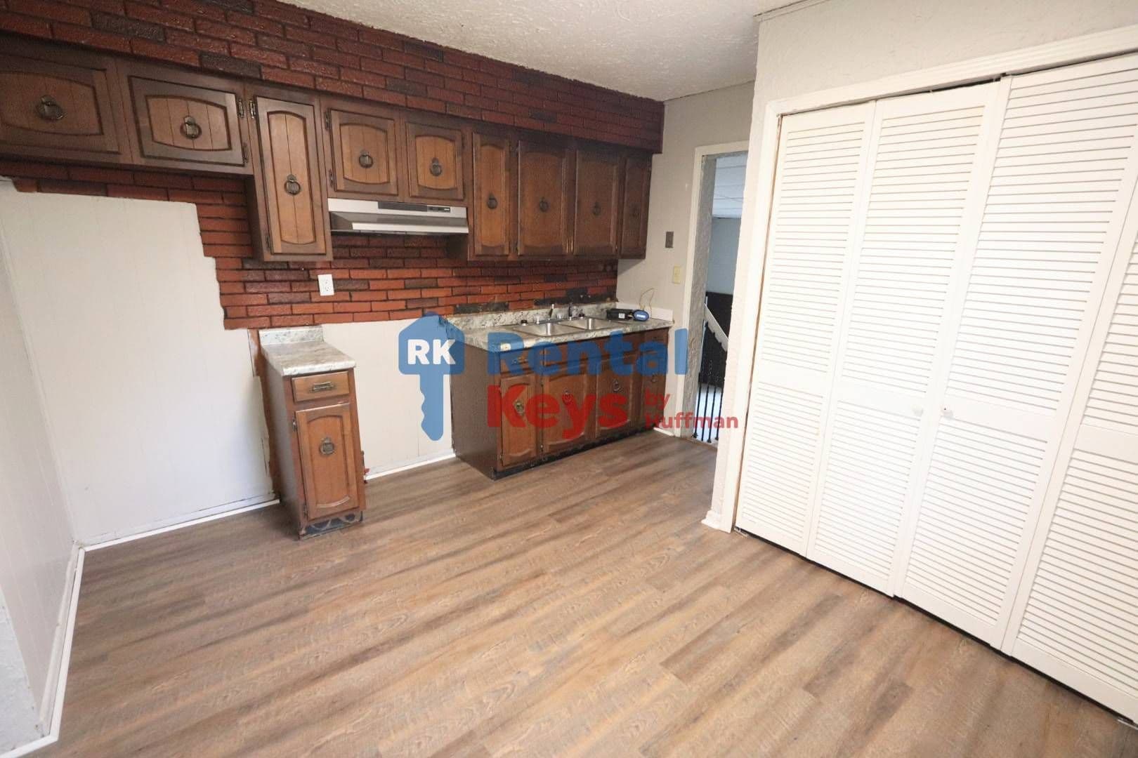 Evansville House: 2707 S Weinbach Avenue
