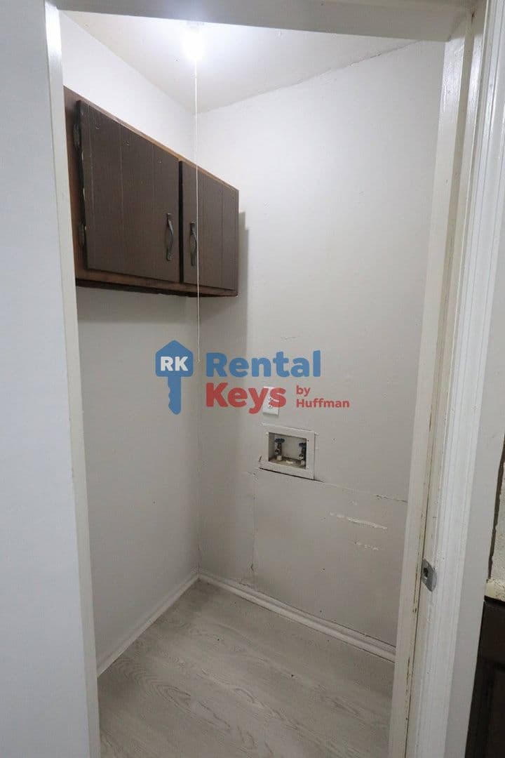 Boonville Apartment: 916 Parkview Drive