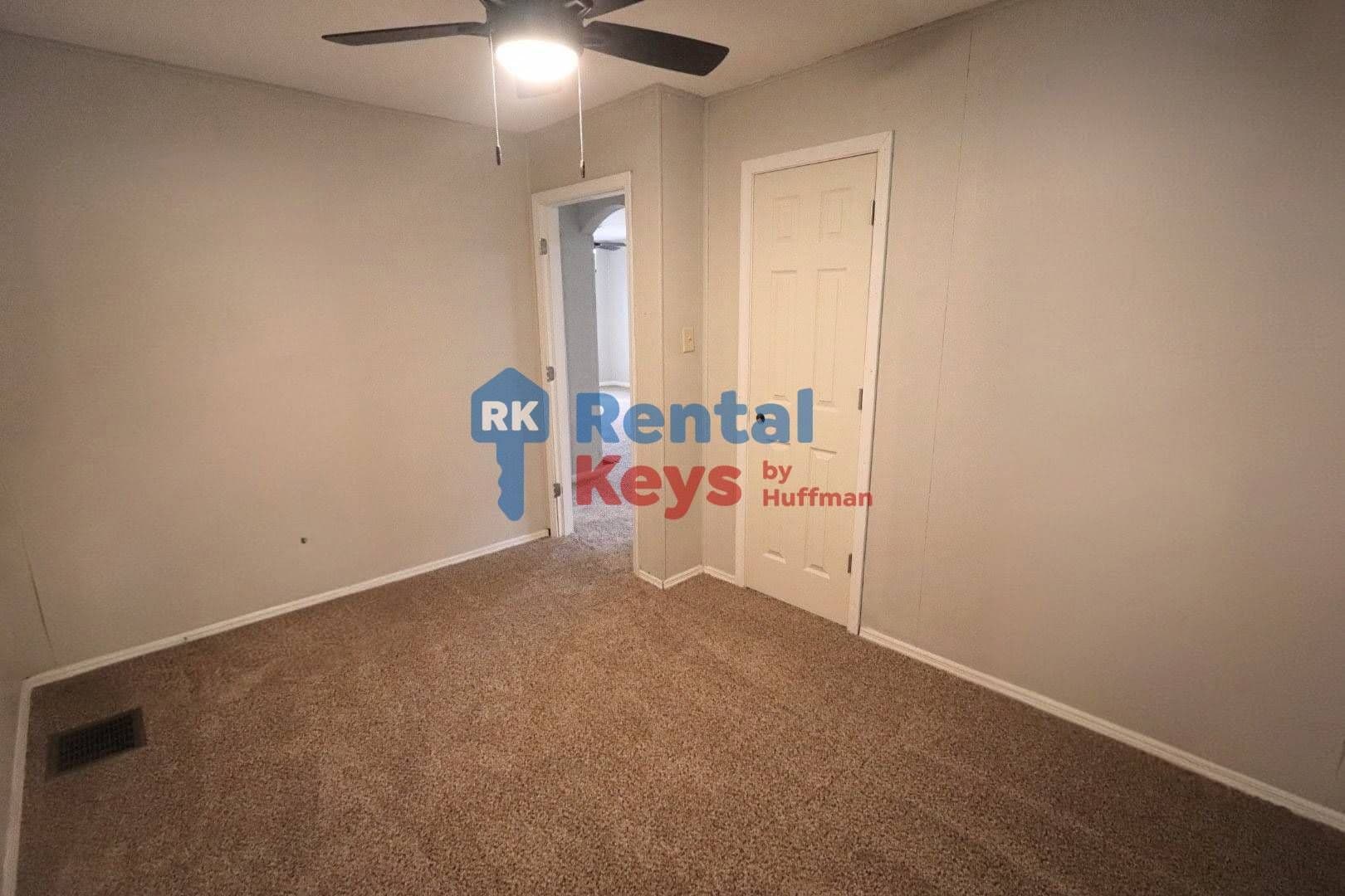 Evansville House: 2707 S Weinbach Avenue