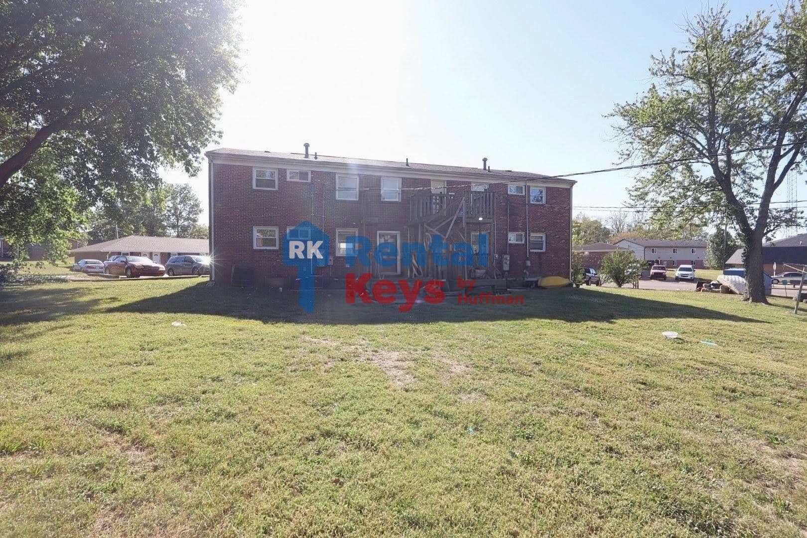 Boonville Apartment: 916 Parkview Drive