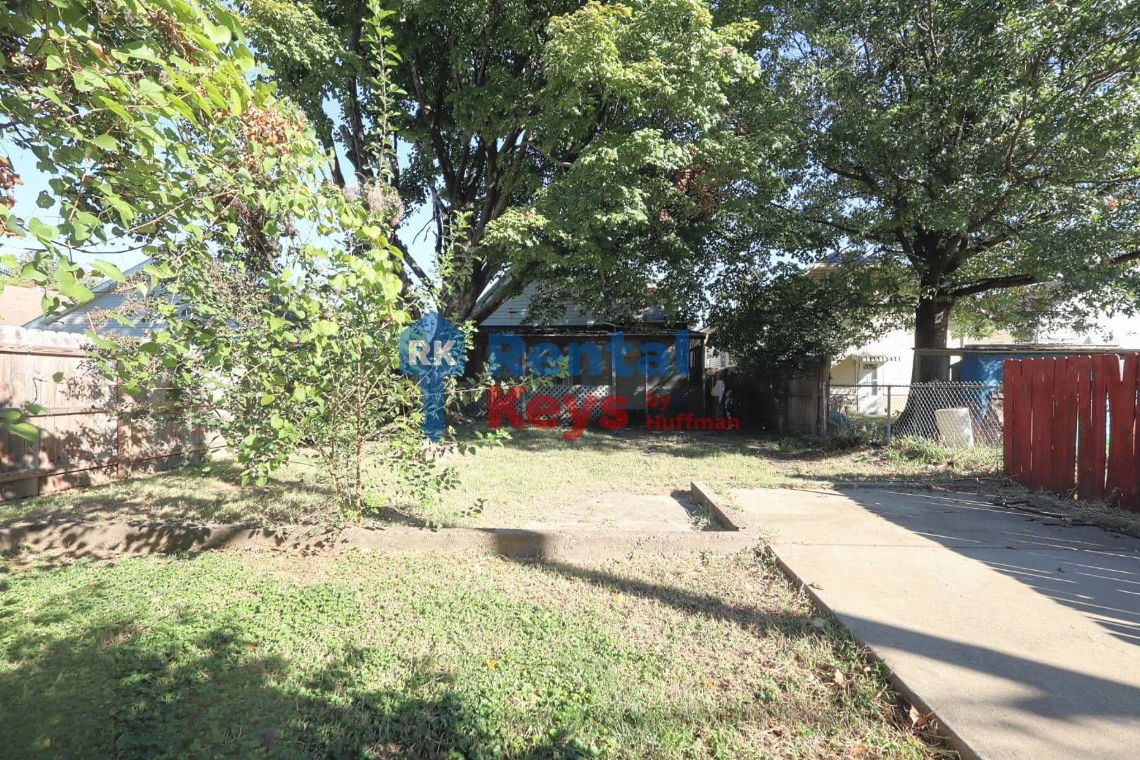 Evansville House: 111 East Louisiana Street