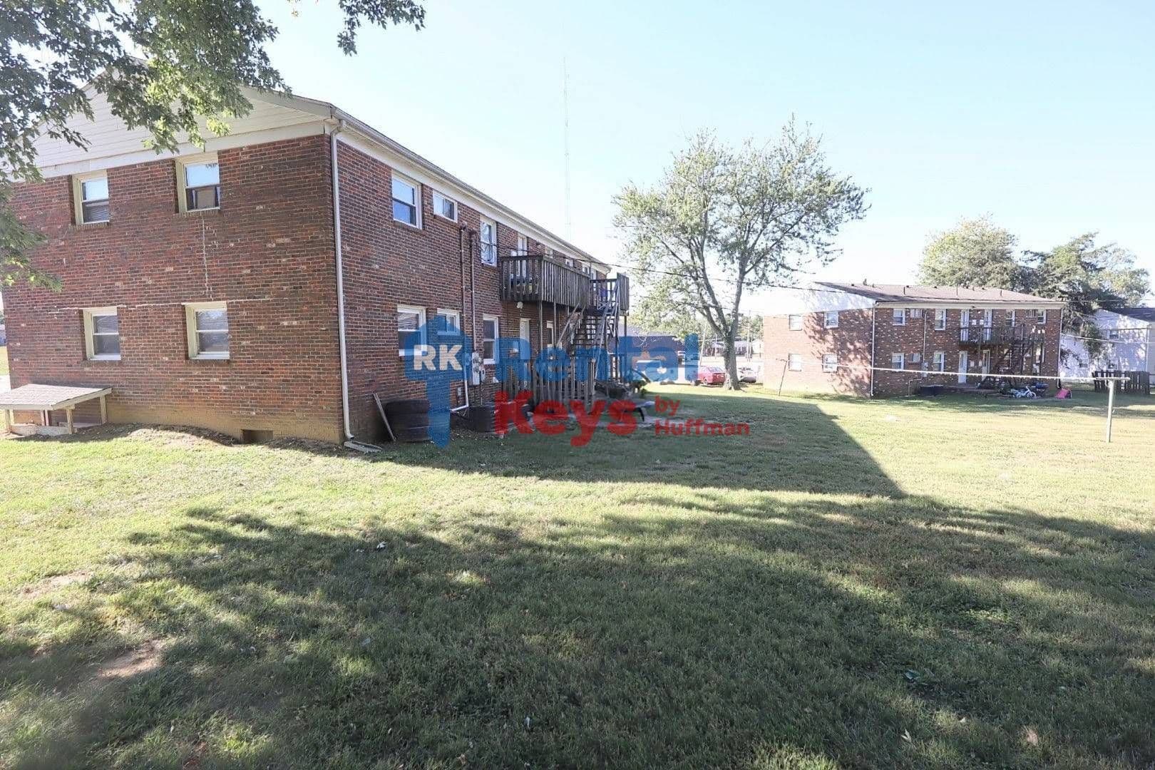 Boonville Apartment: 916 Parkview Drive