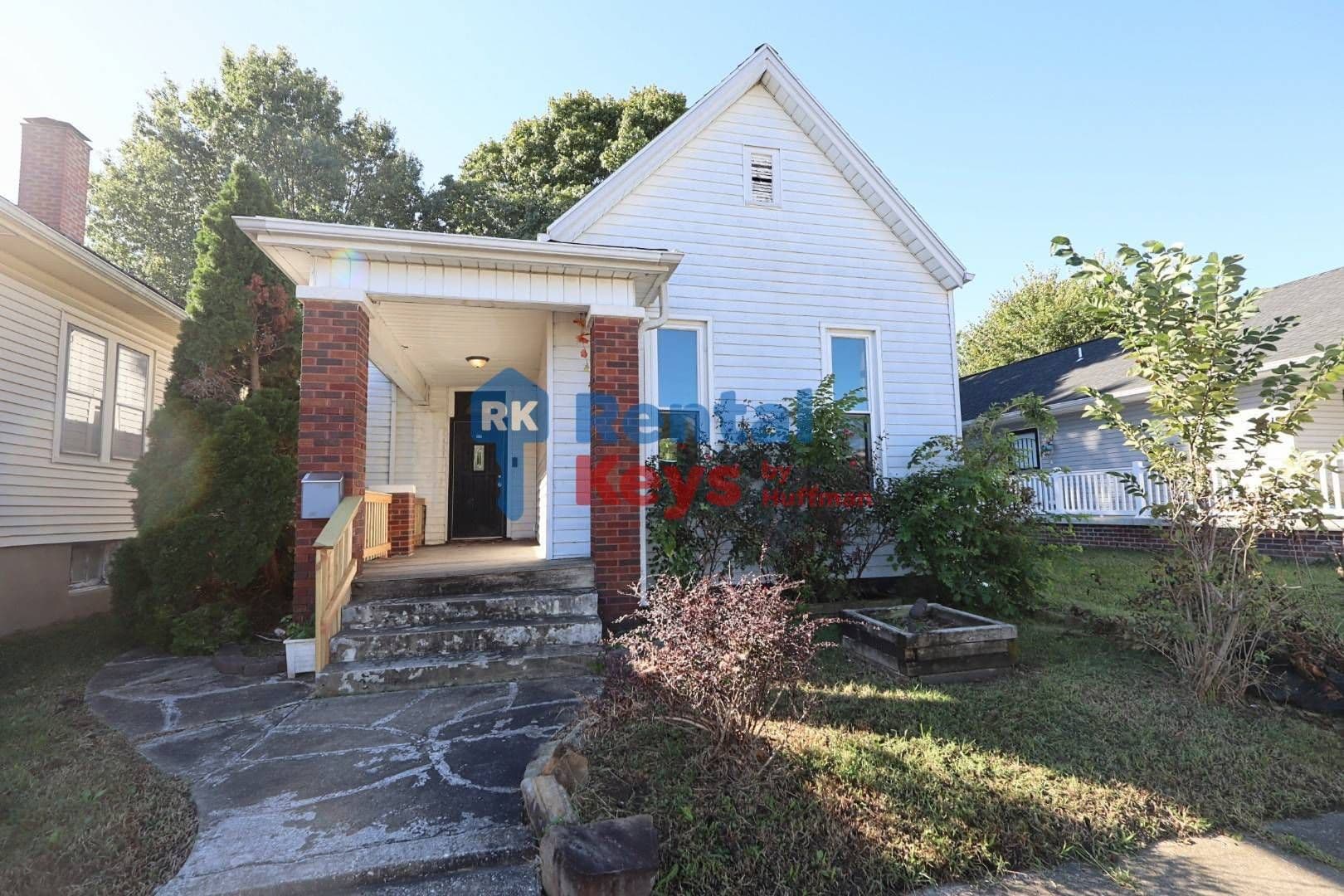 Evansville House: 111 East Louisiana Street