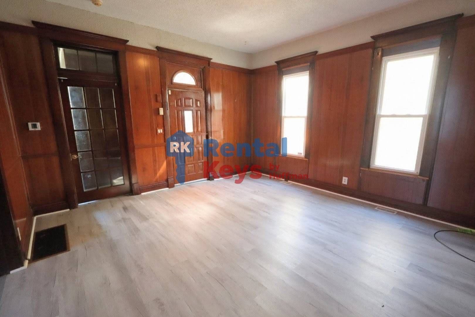 Evansville House: 111 East Louisiana Street