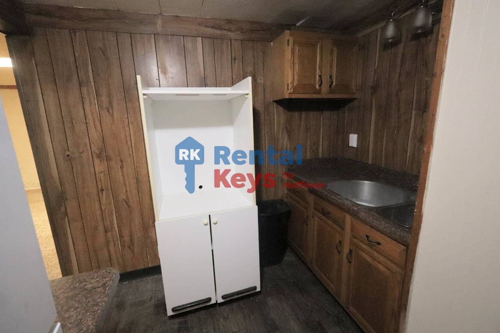 Boonville Apartment: 916 Parkview Drive