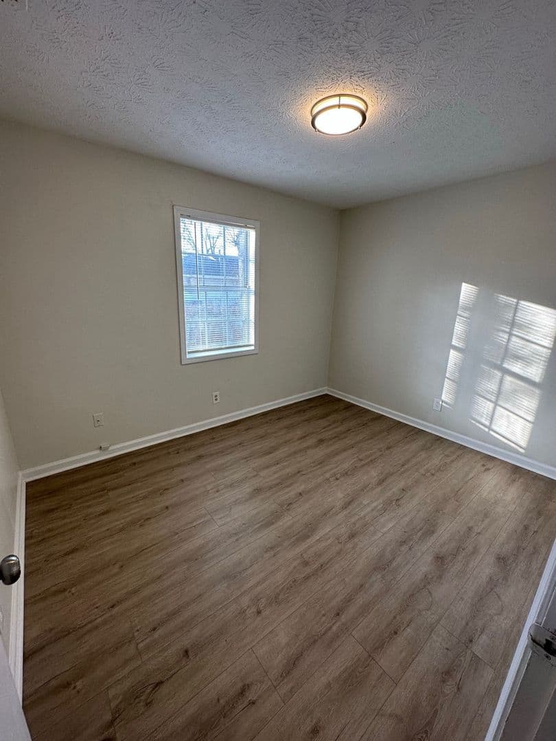 Winder Apartment: 291 Apperson Dr. # 1
