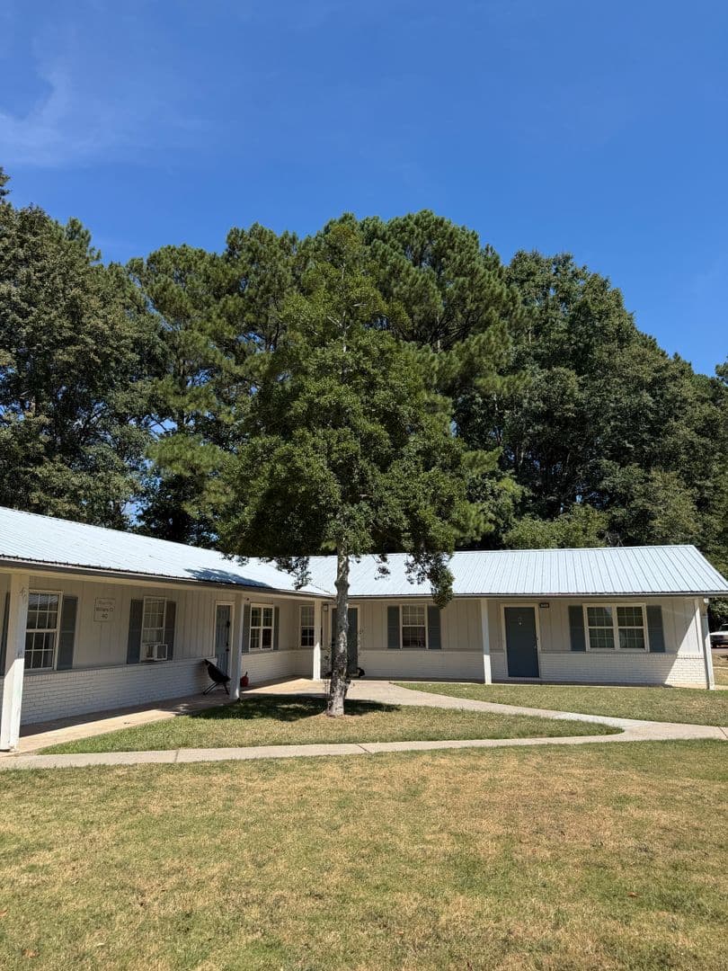 Winder Apartment: Williams Court