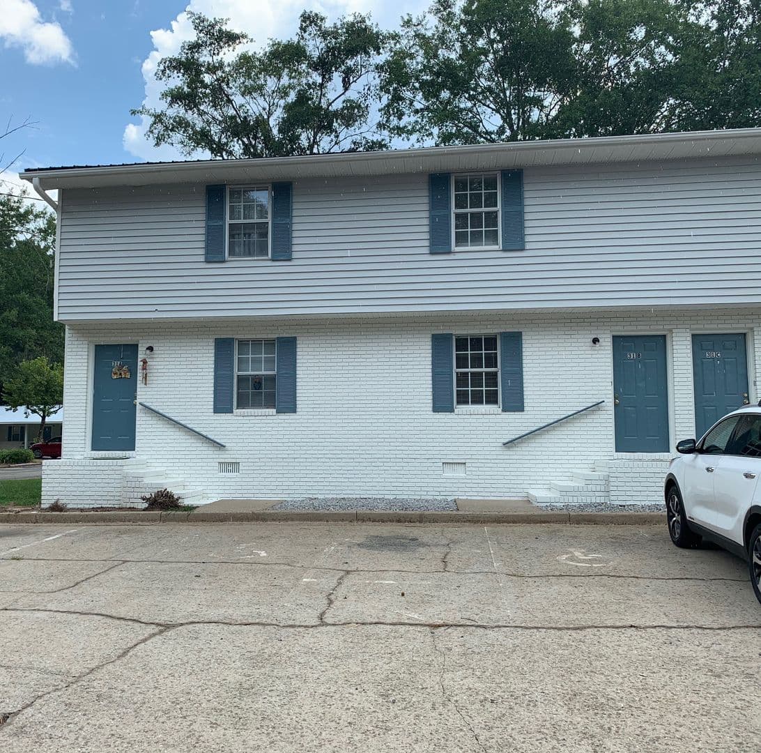 Winder Apartment: Williams Court