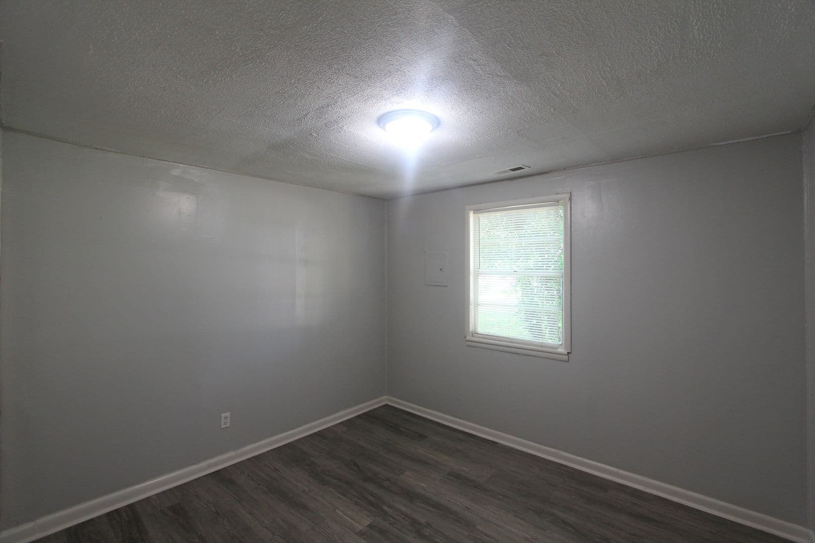 Birmingham House: 1433 Rayfield Drive