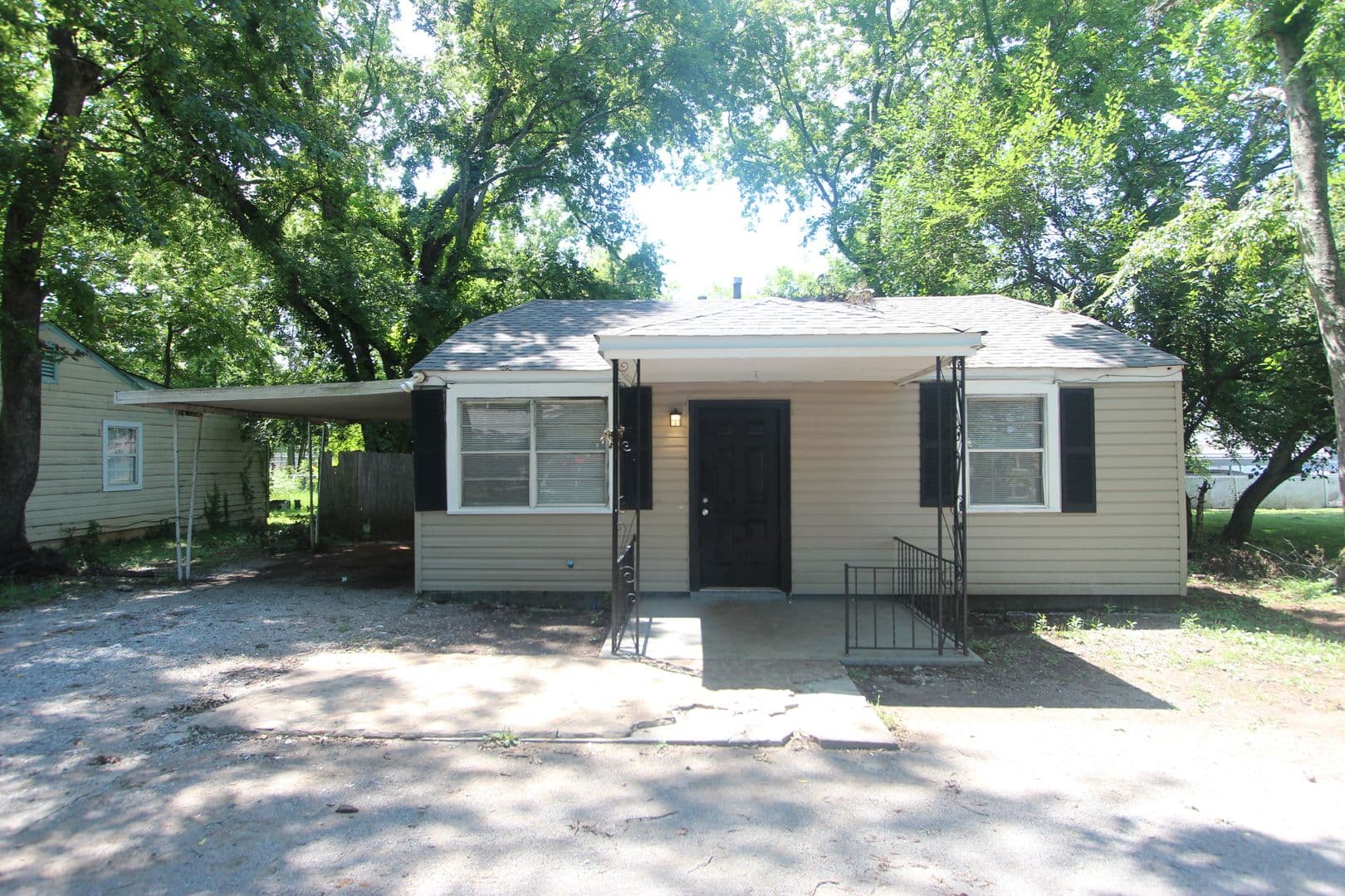 Birmingham House: 1433 Rayfield Drive