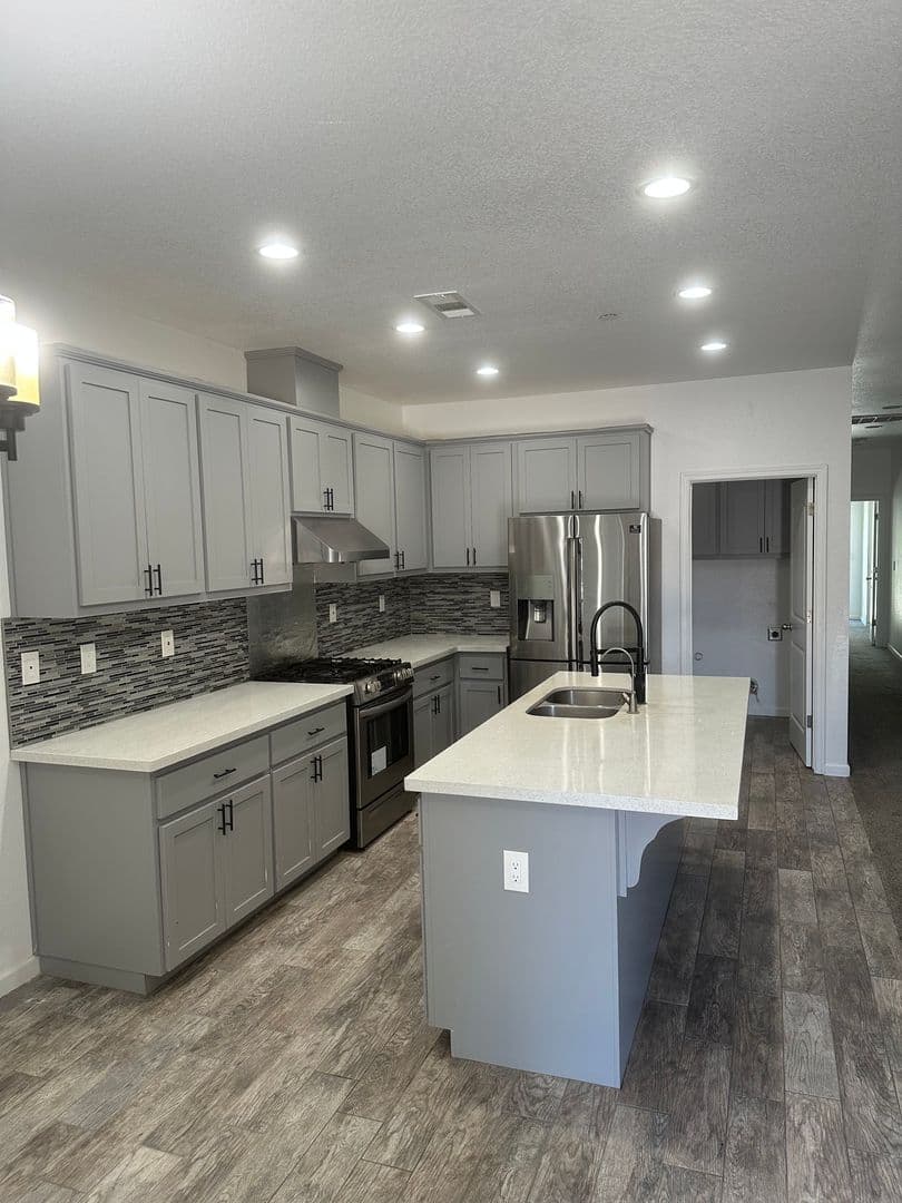 Merced House: 909 E Olive Ave.